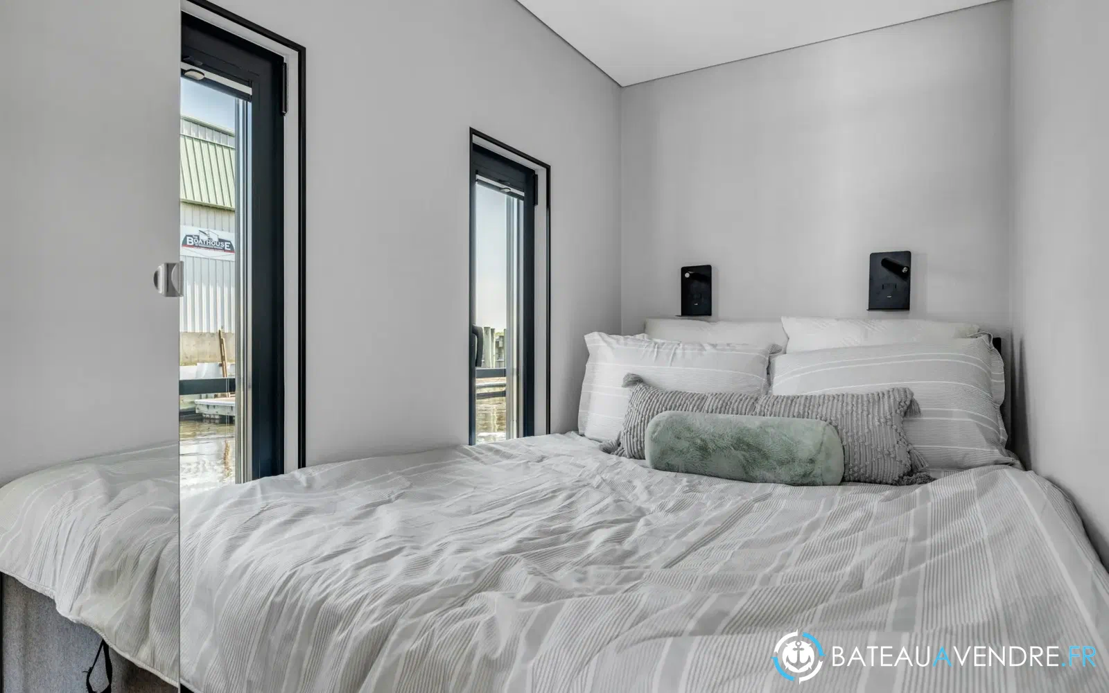 slider 15 La Mare Modern 14