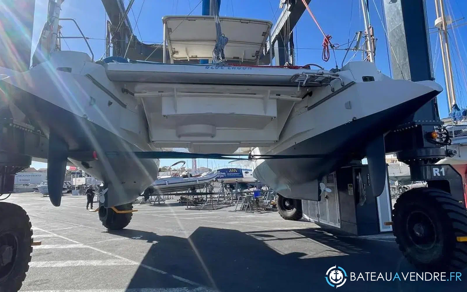 slider 9 Beneteau Blue 2