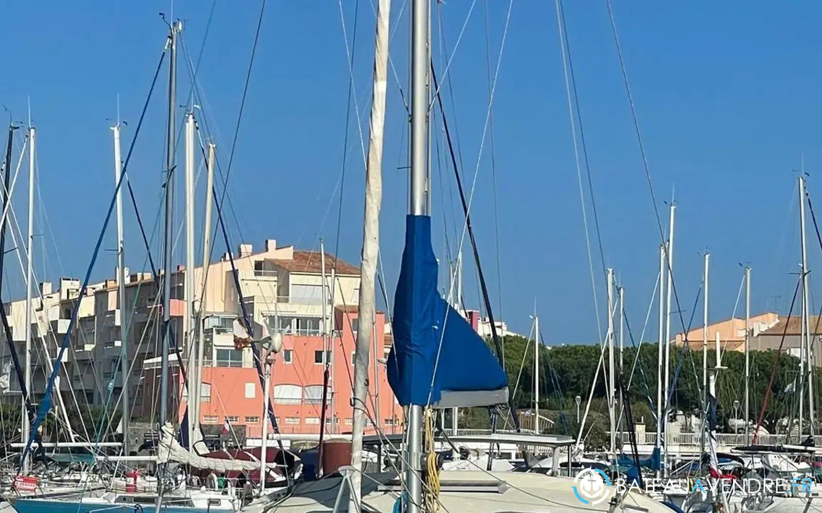 slider 1 Beneteau Blue 2
