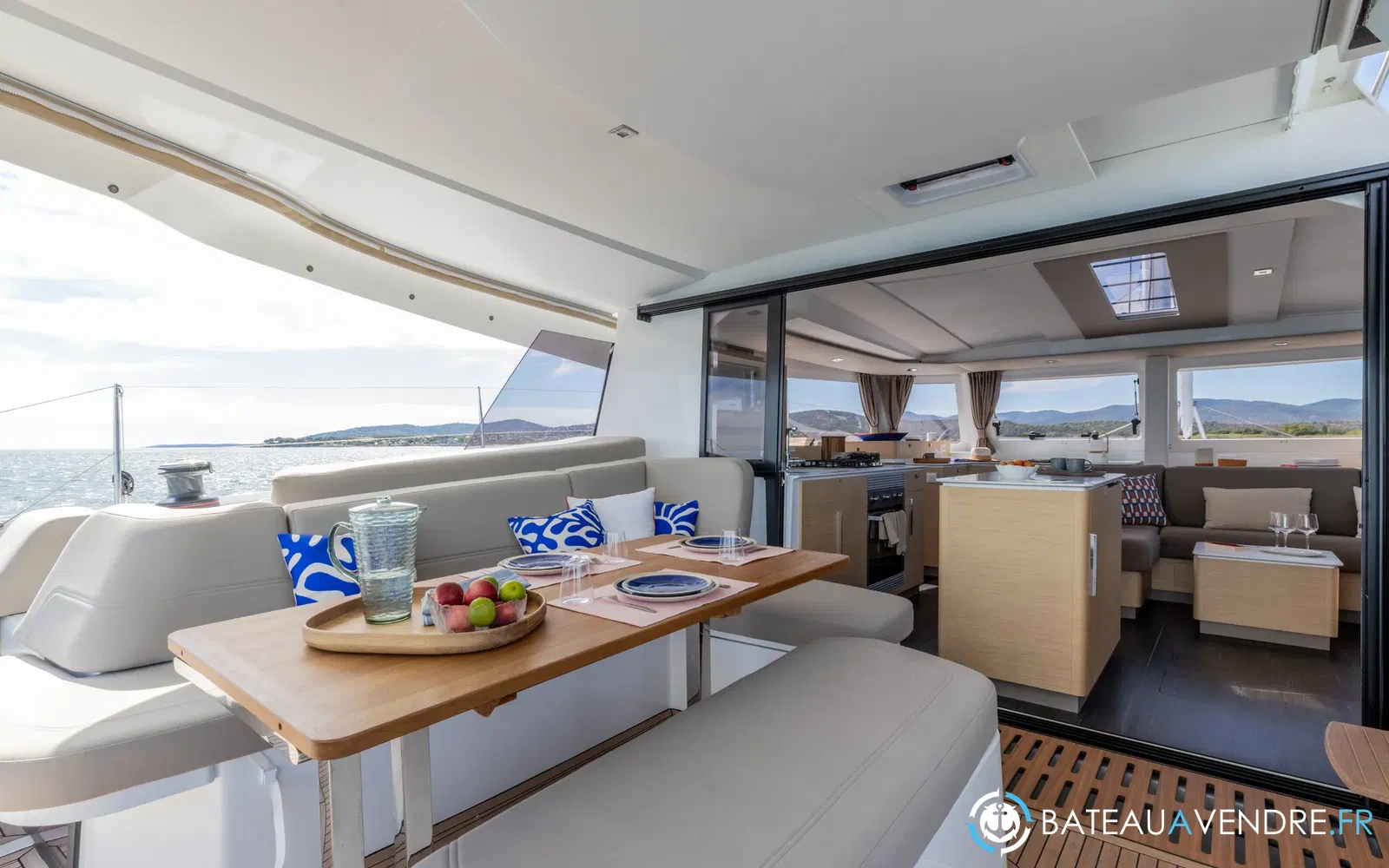 slider 3 Fountaine Pajot FP 44
