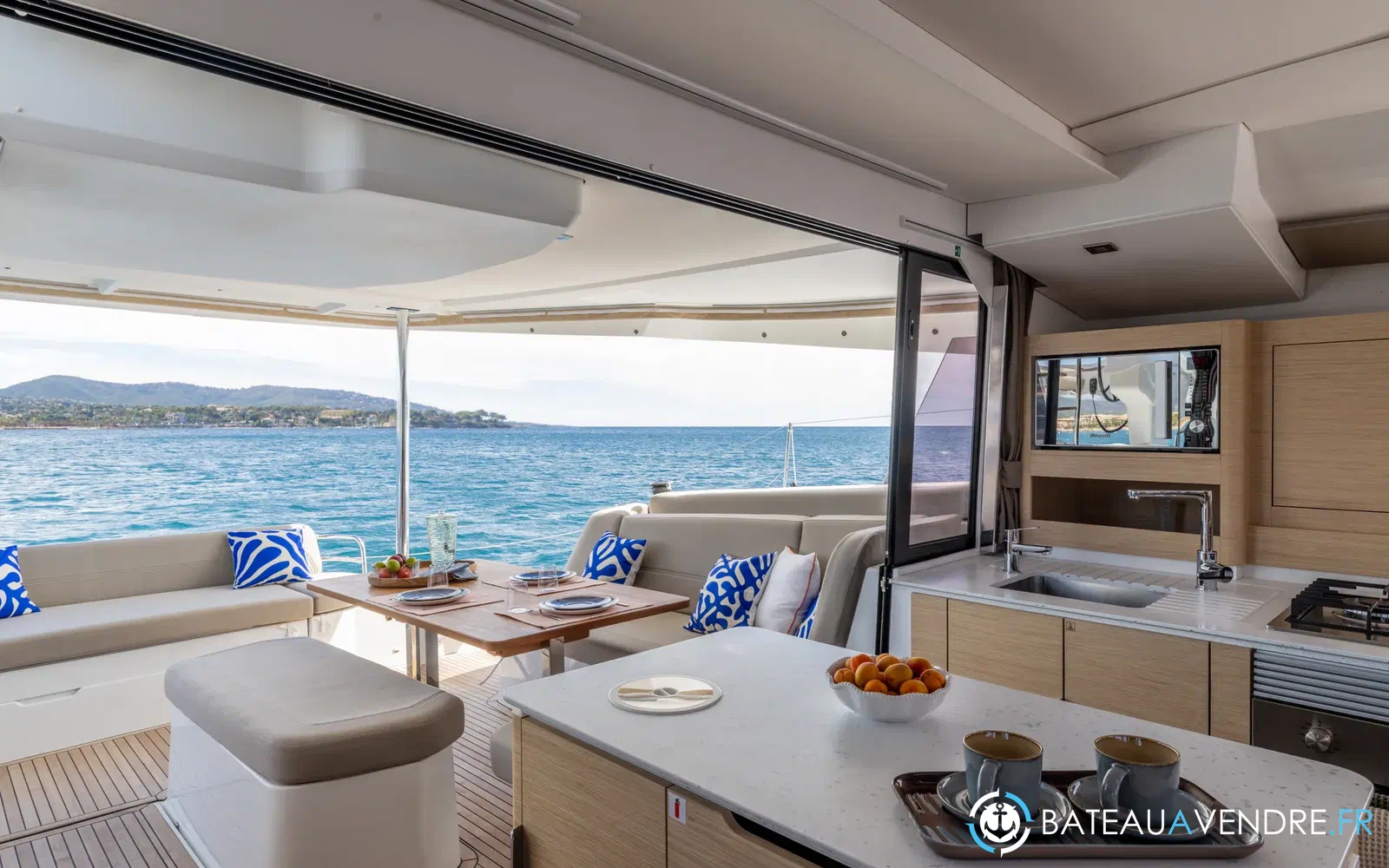 slider 6 Fountaine Pajot FP 44