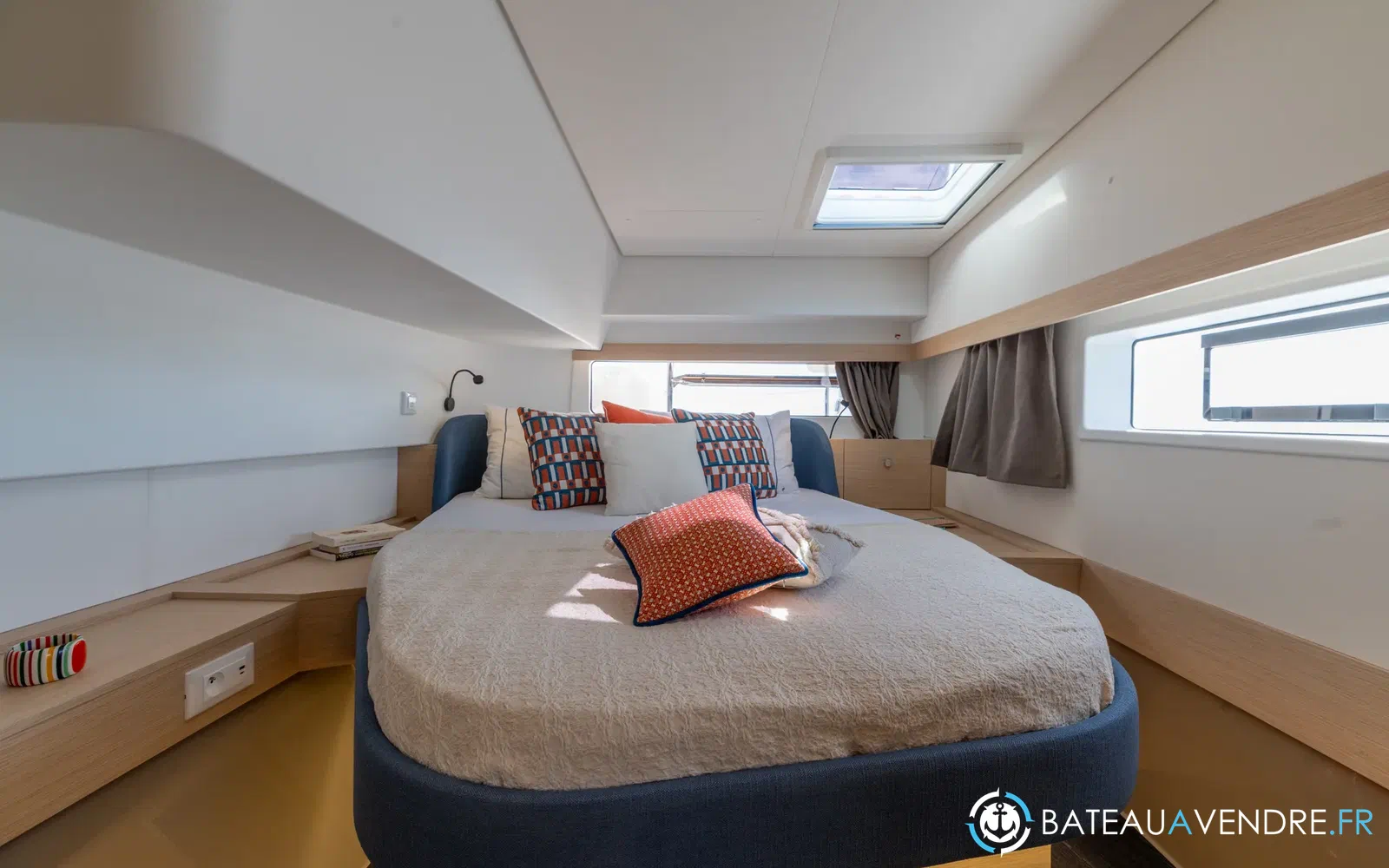 slider 15 Fountaine Pajot FP 44