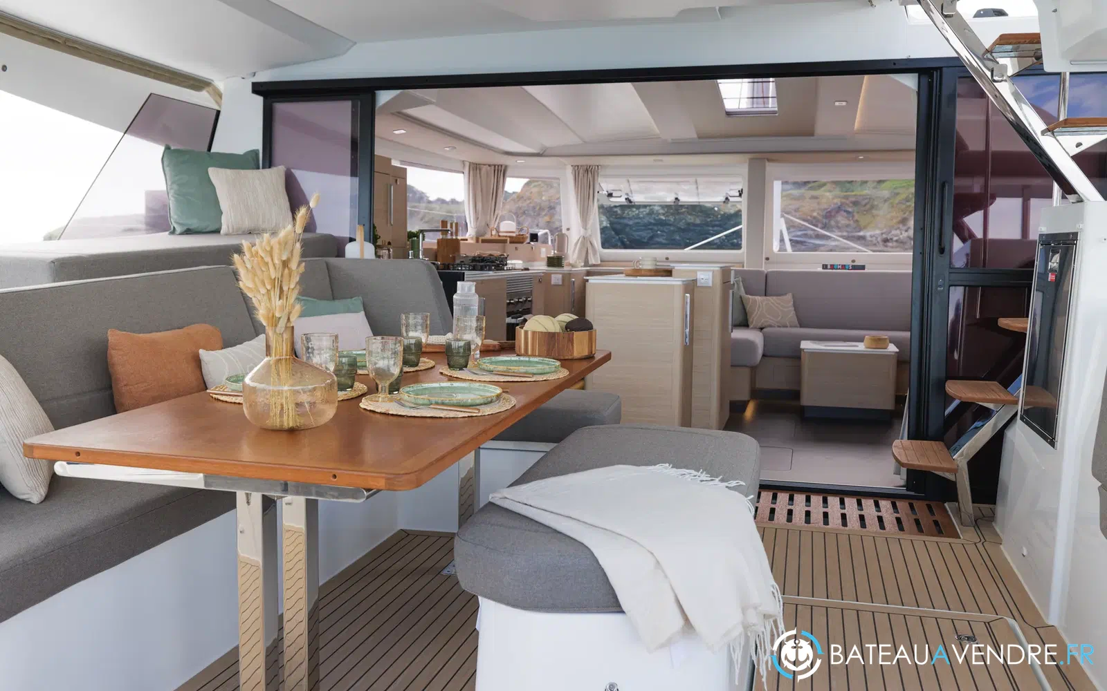 slider 12 Fountaine Pajot FP 48