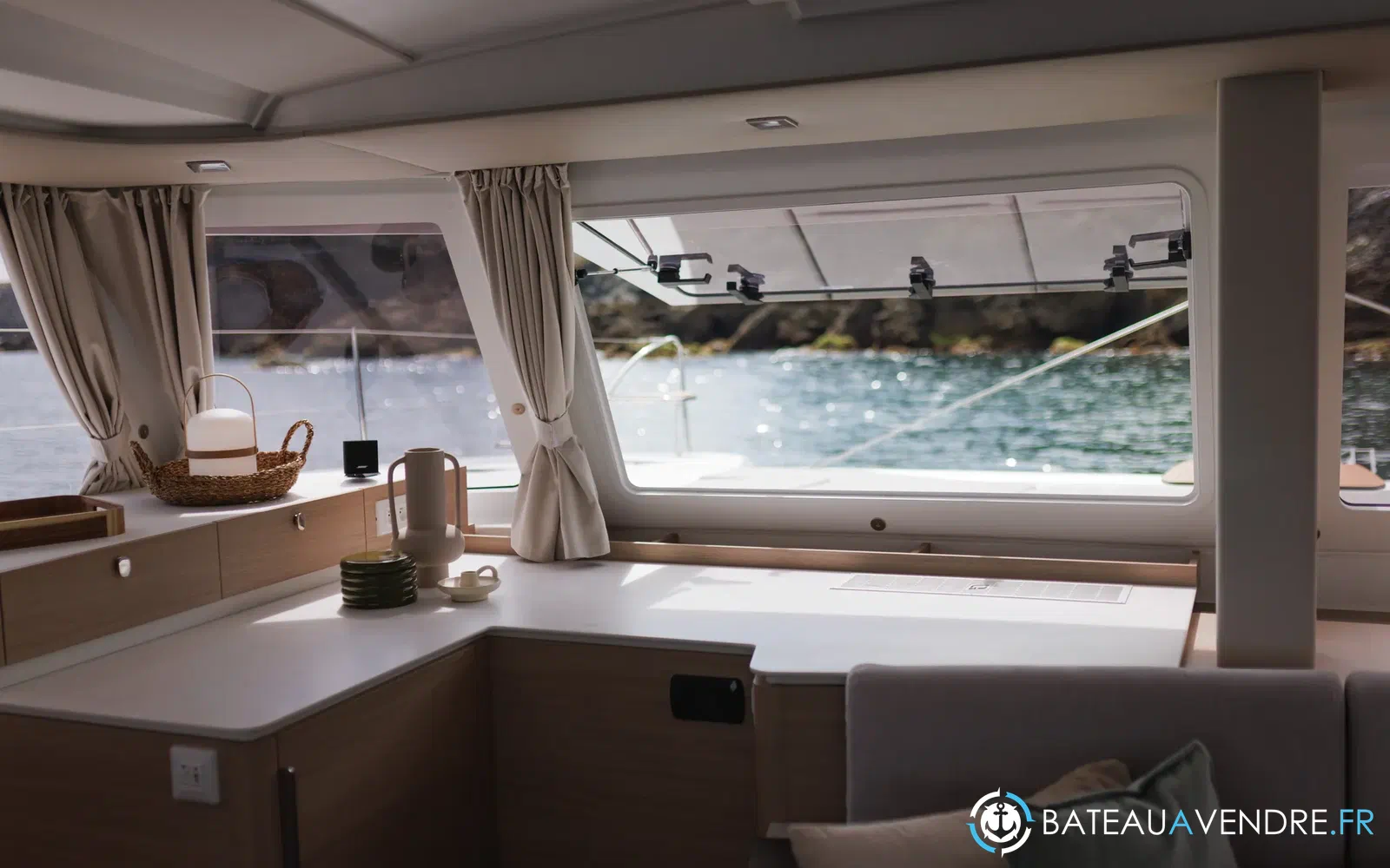slider 16 Fountaine Pajot FP 48