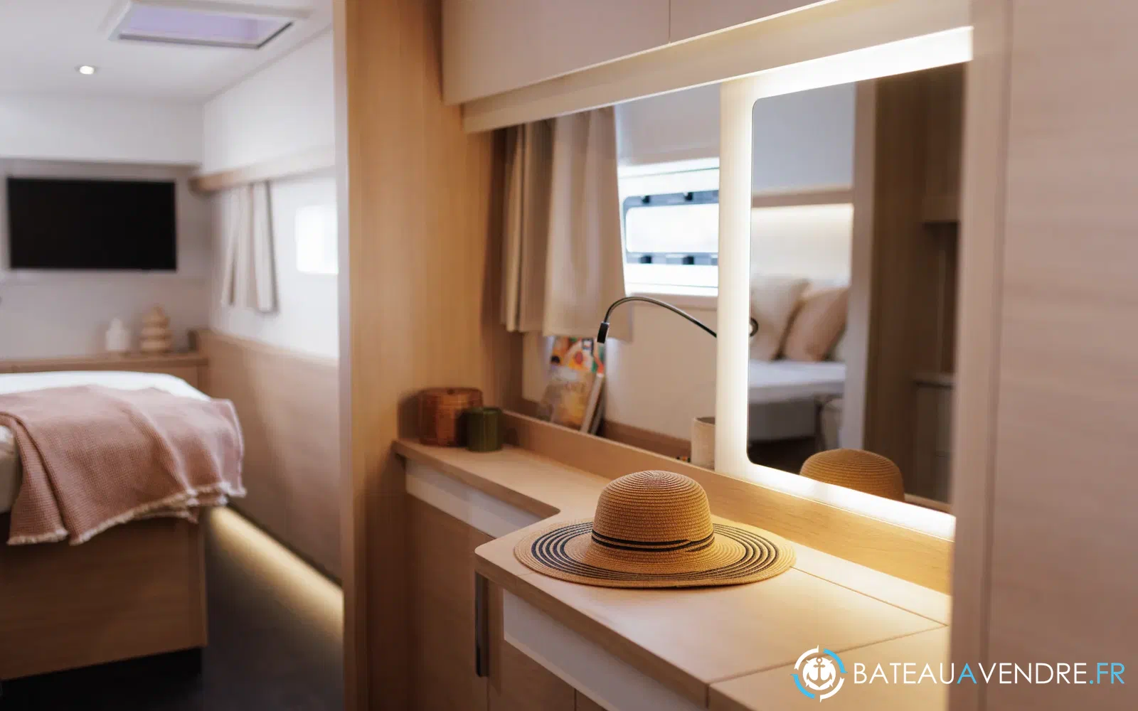 slider 19 Fountaine Pajot FP 48