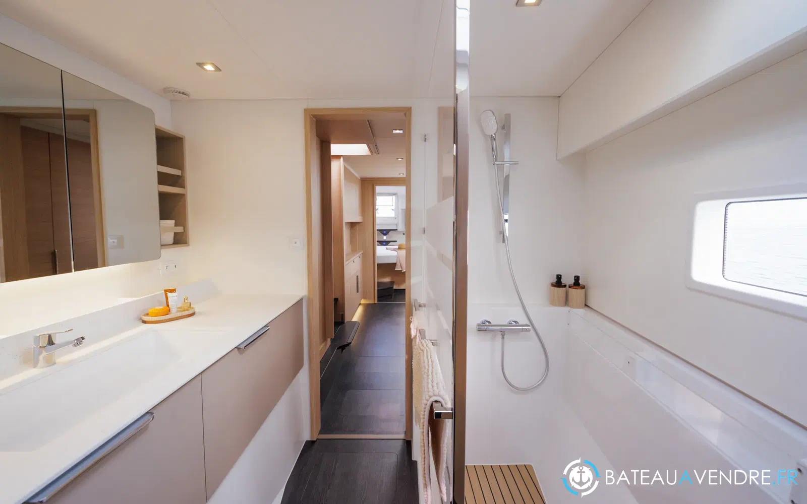 slider 22 Fountaine Pajot FP 48