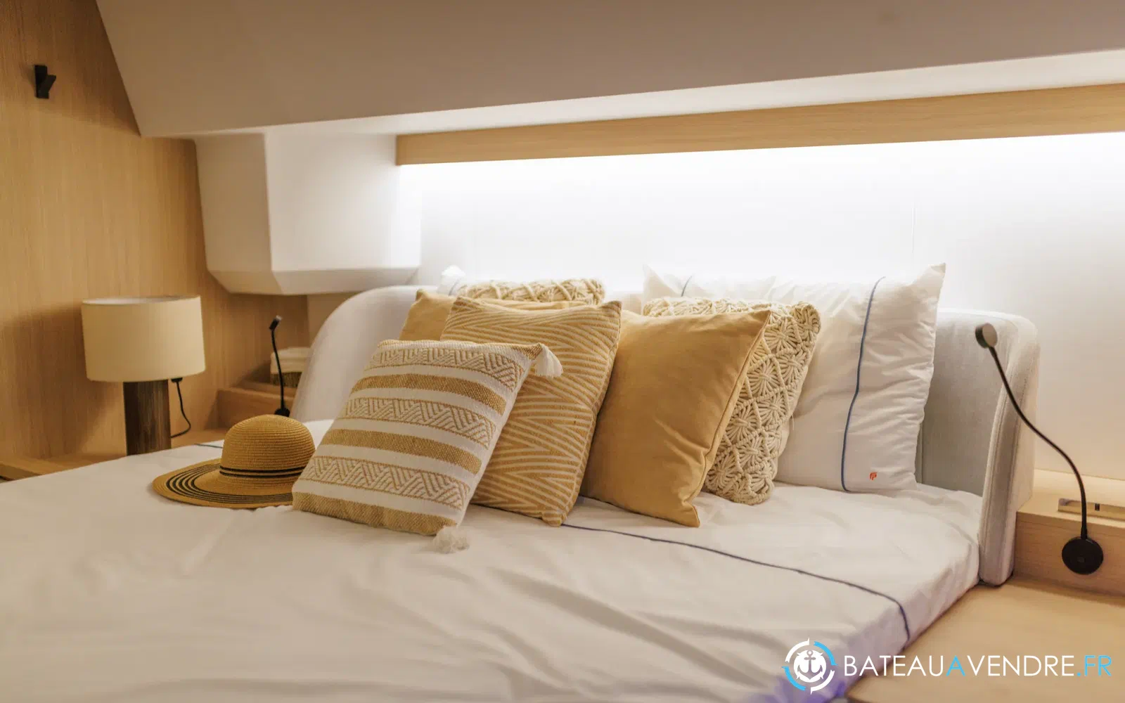 slider 24 Fountaine Pajot FP 48