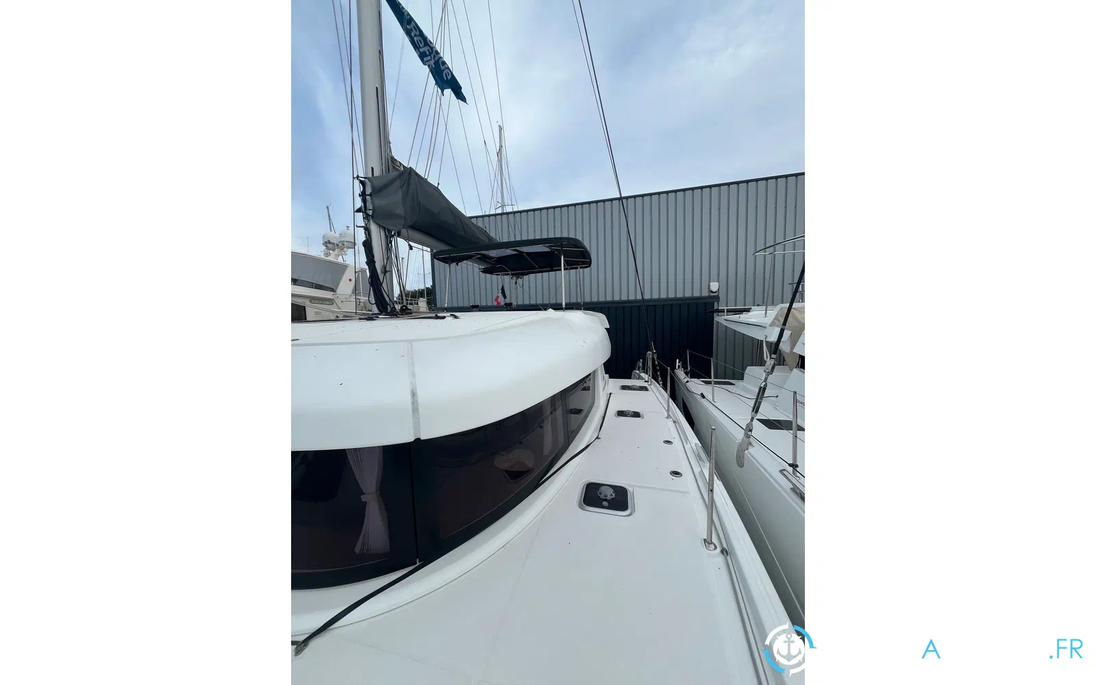 slider 4 Lagoon 42