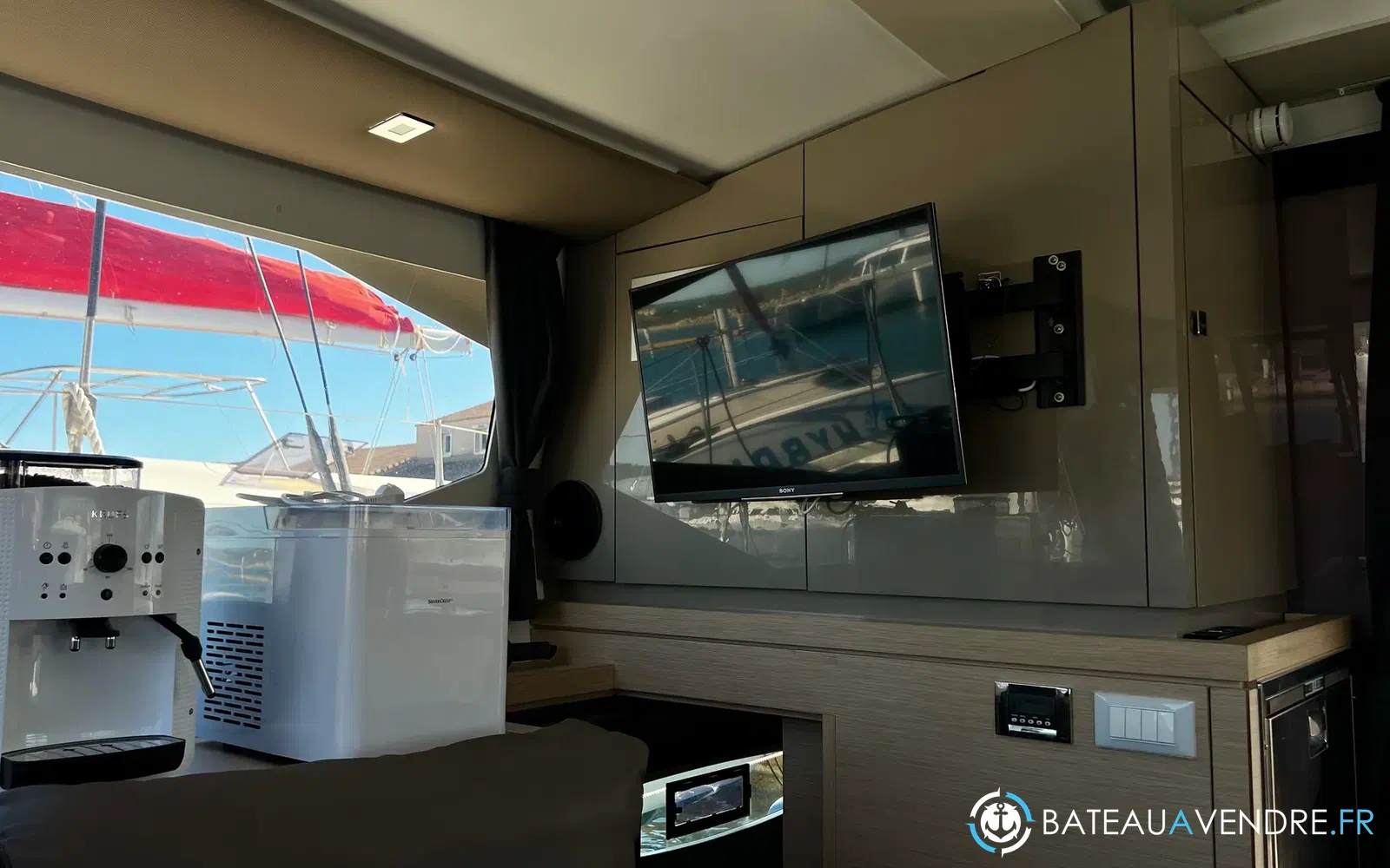slider 7 Fountaine Pajot Lucia 40