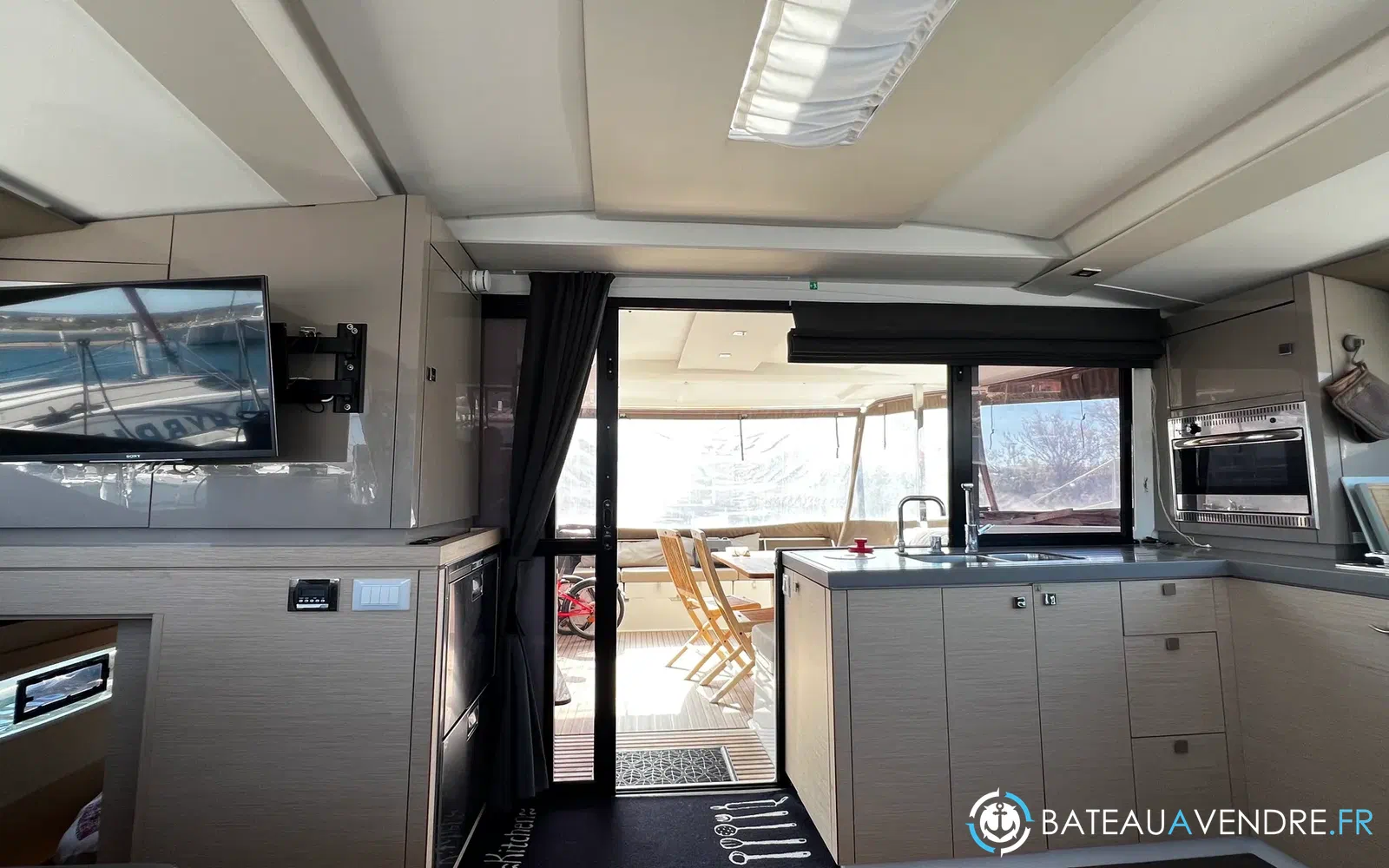 slider 6 Fountaine Pajot Lucia 40