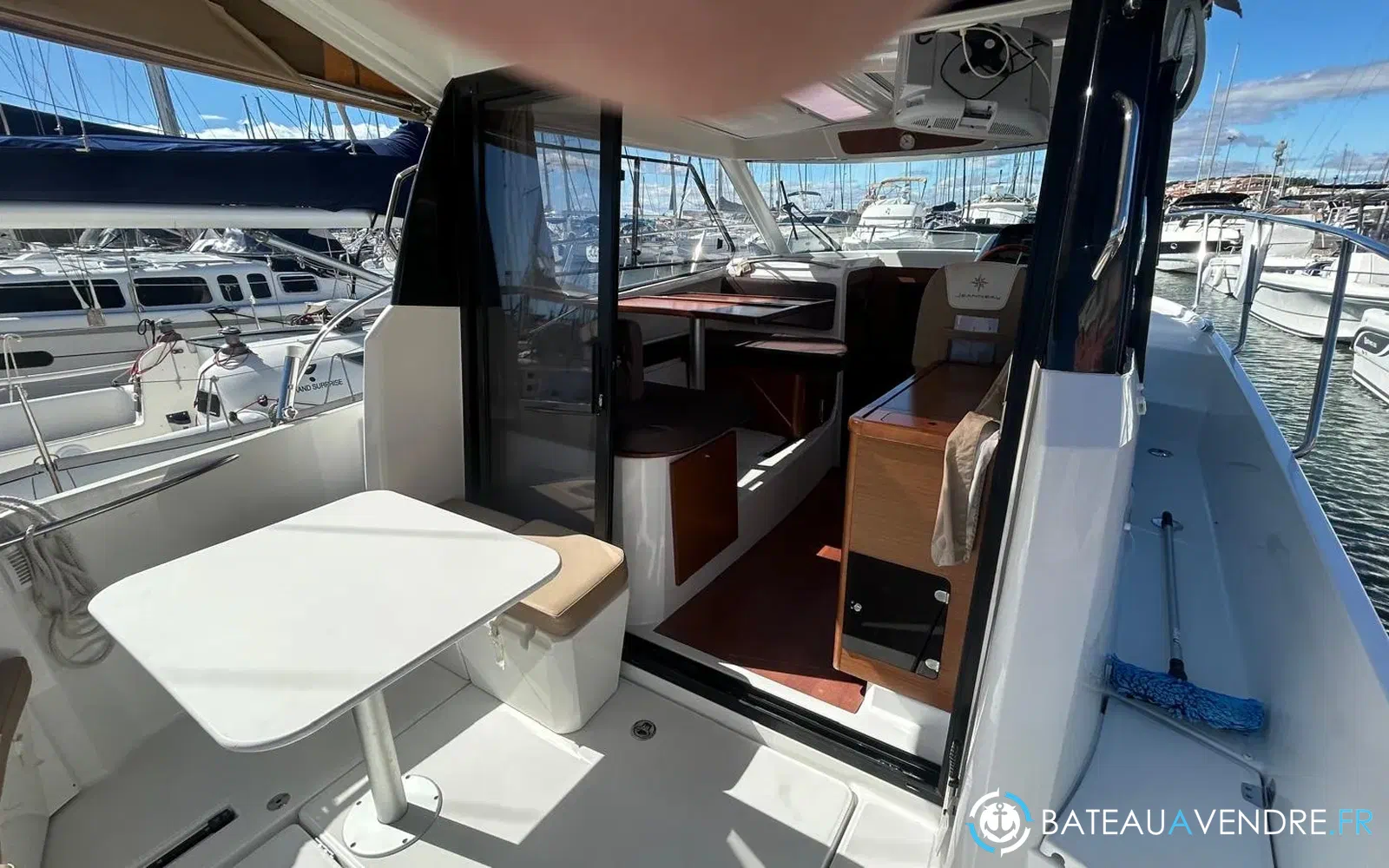 slider 6 Jeanneau Merry Fisher 855