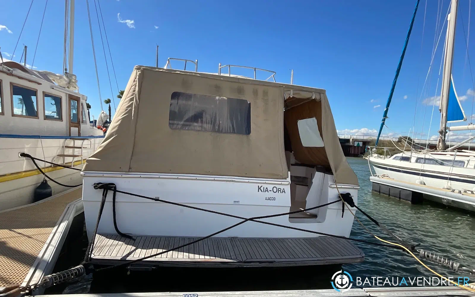 slider 1 Bayliner 3288 Fly