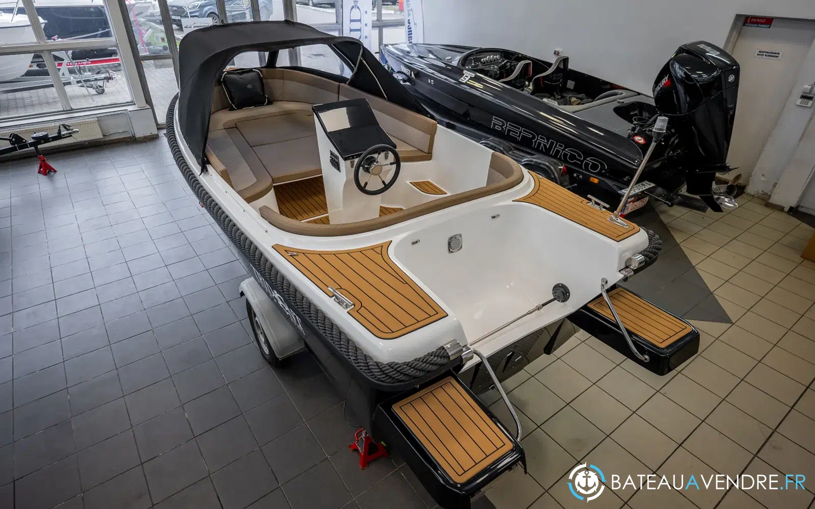 slider 10 Trident Marine 520 classic