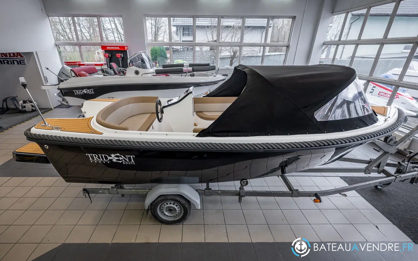 slider 1 Trident Marine 520 classic