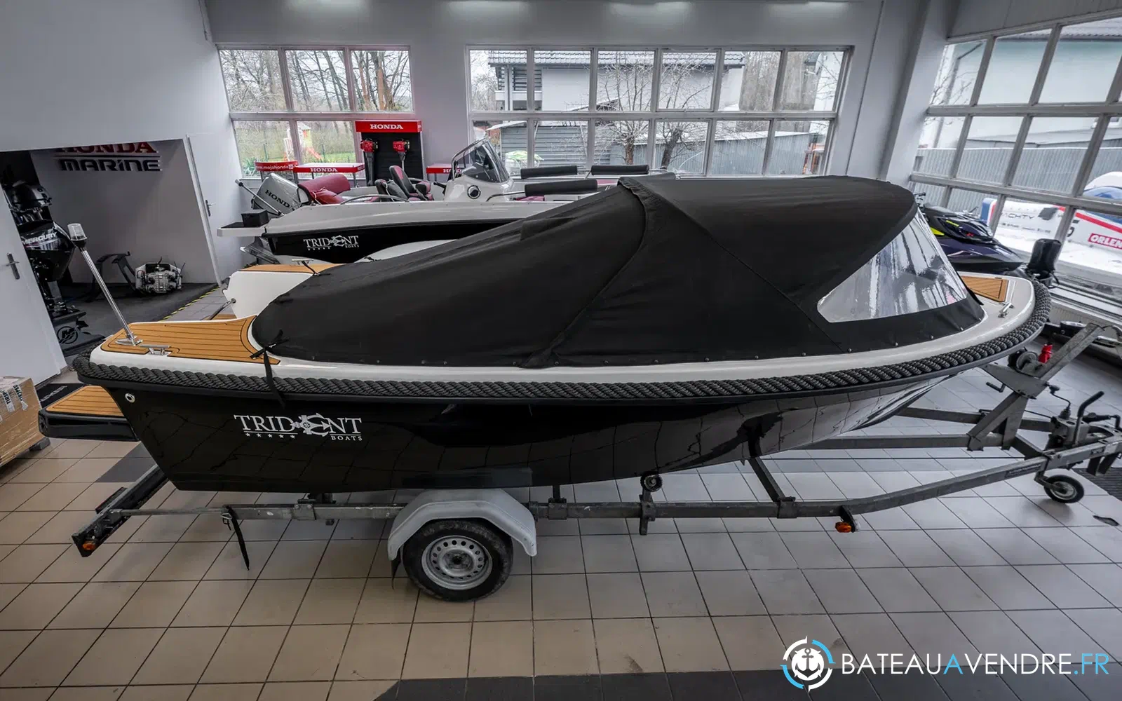 slider 3 Trident Marine 520 classic