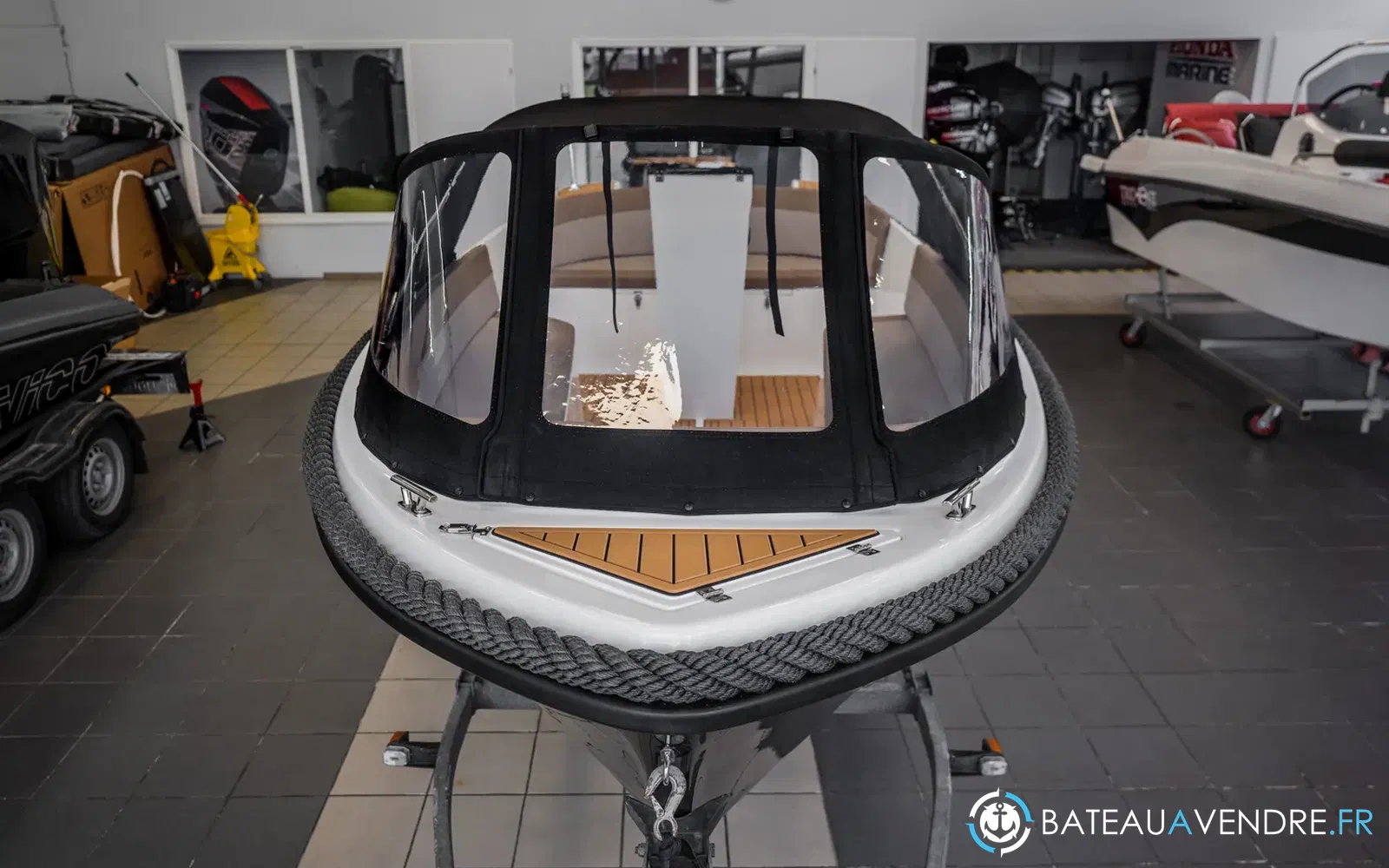 slider 4 Trident Marine 520 classic
