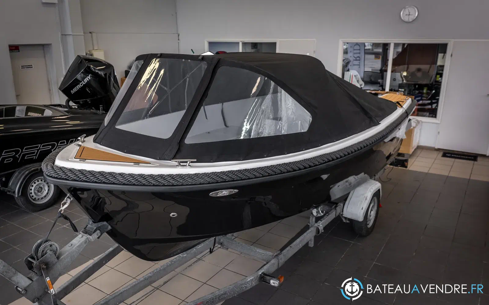 slider 5 Trident Marine 520 classic