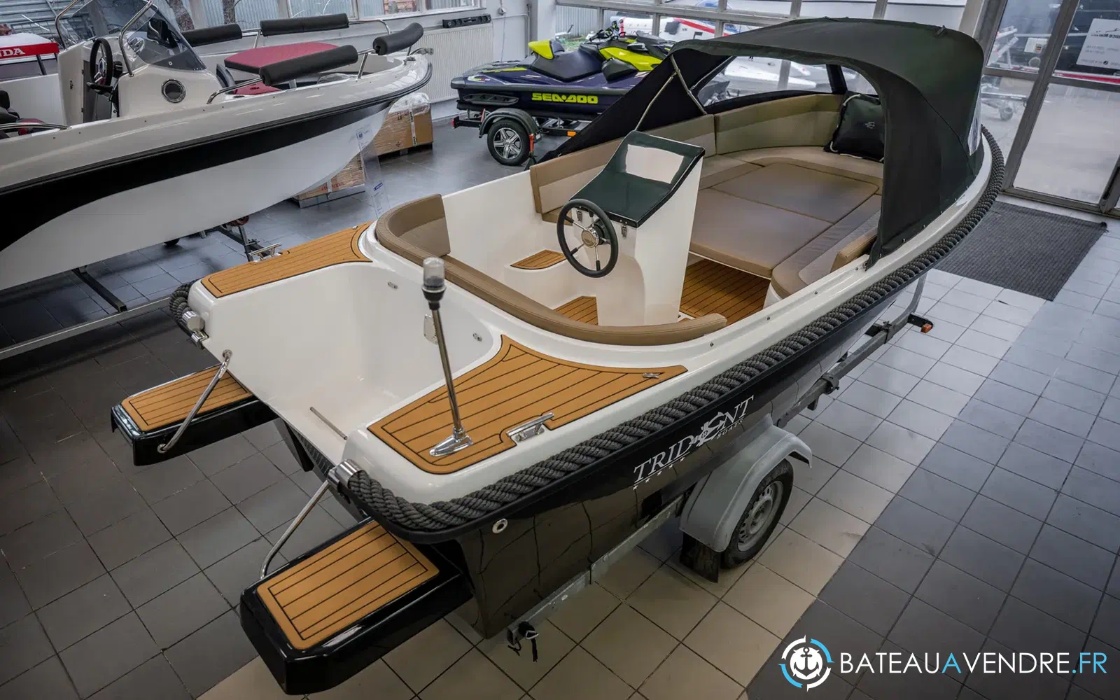 slider 7 Trident Marine 520 classic