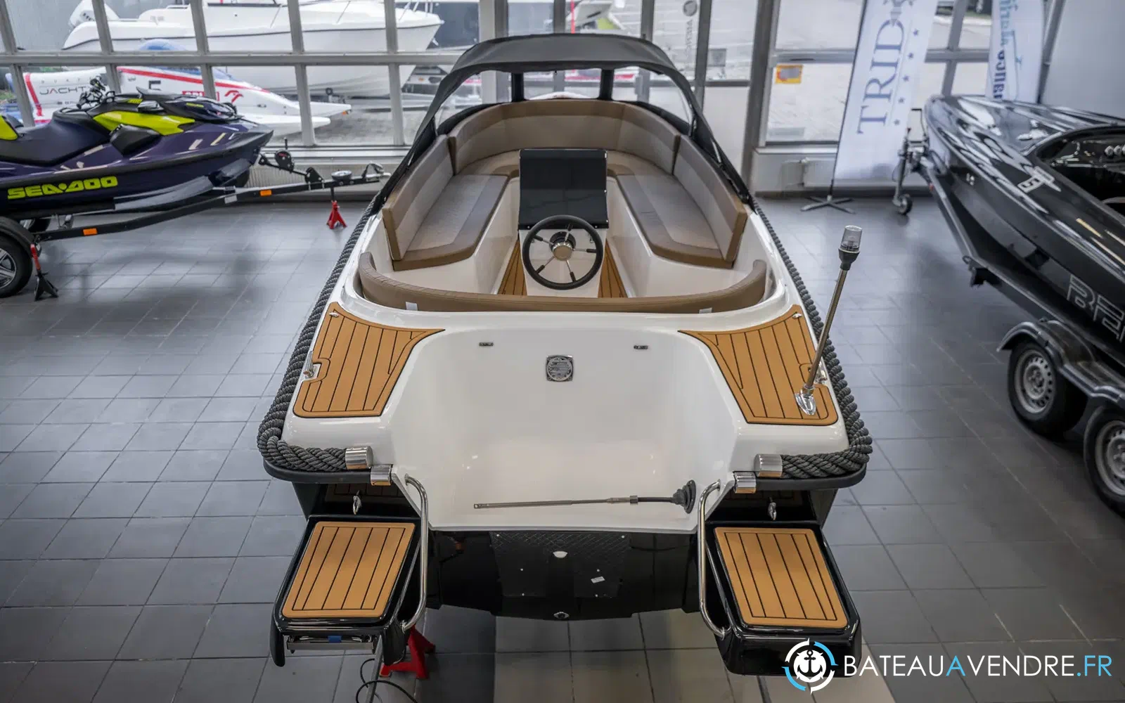 slider 8 Trident Marine 520 classic