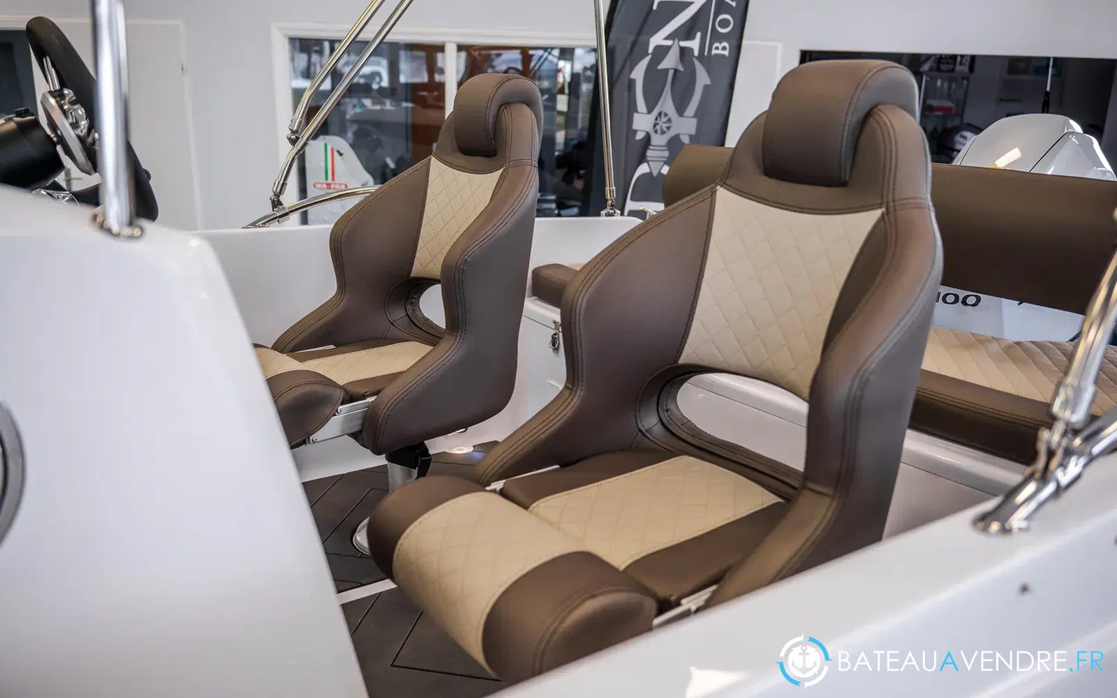 slider 9 Trident Marine 530 SUNDECK