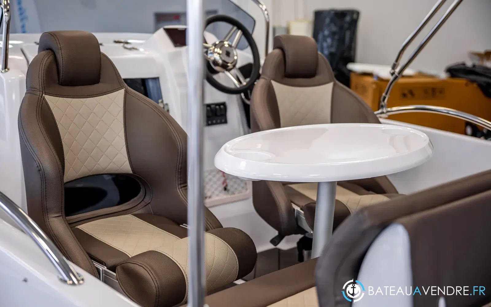 slider 10 Trident Marine 530 SUNDECK