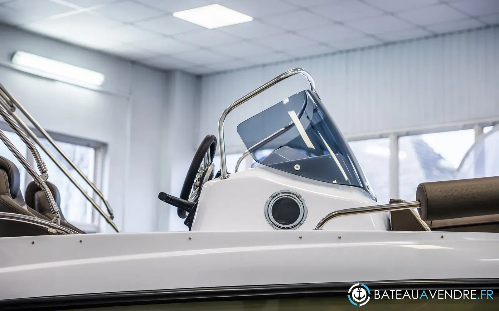 slider 14 Trident Marine 530 SUNDECK