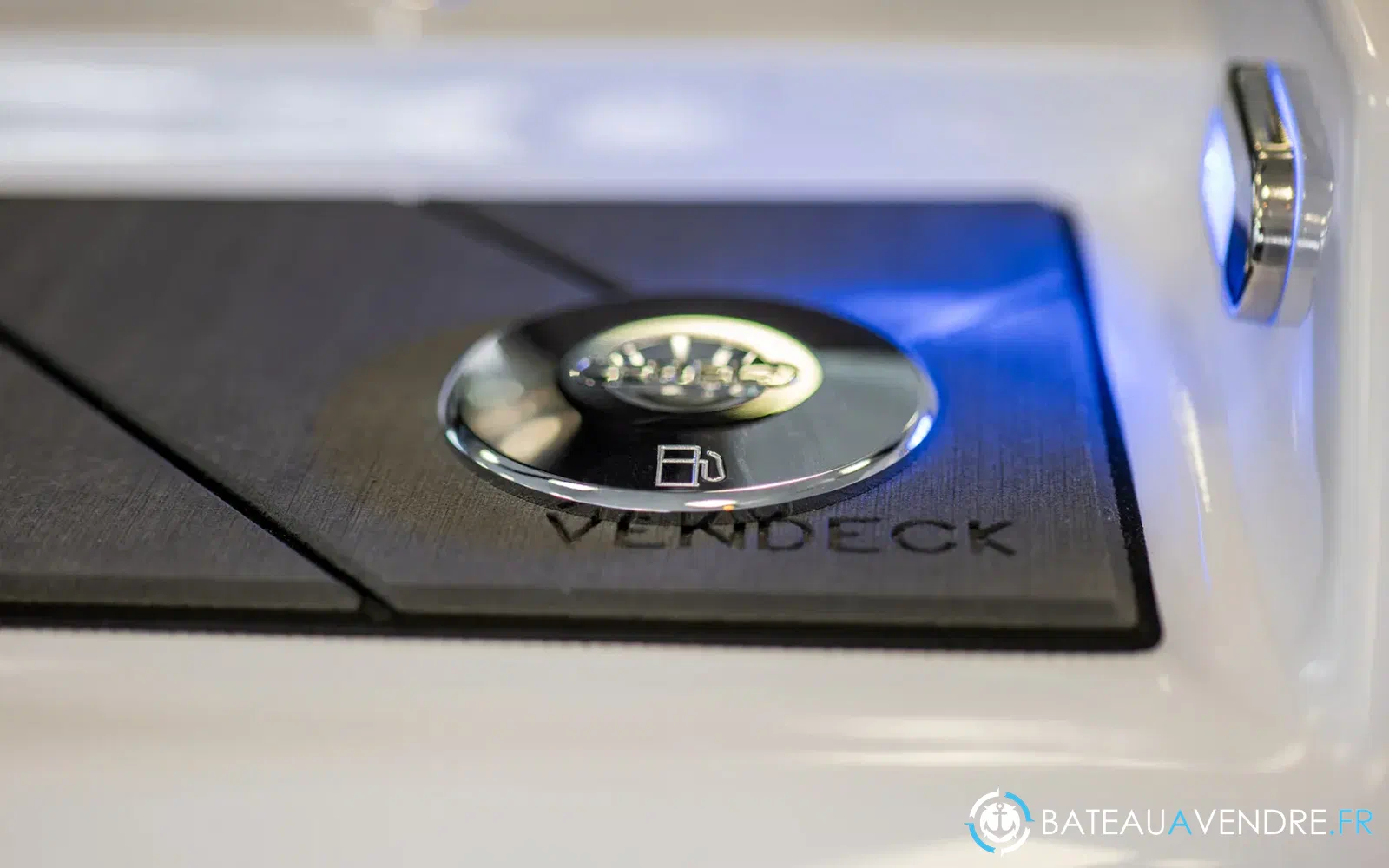 slider 18 Trident Marine 530 SUNDECK