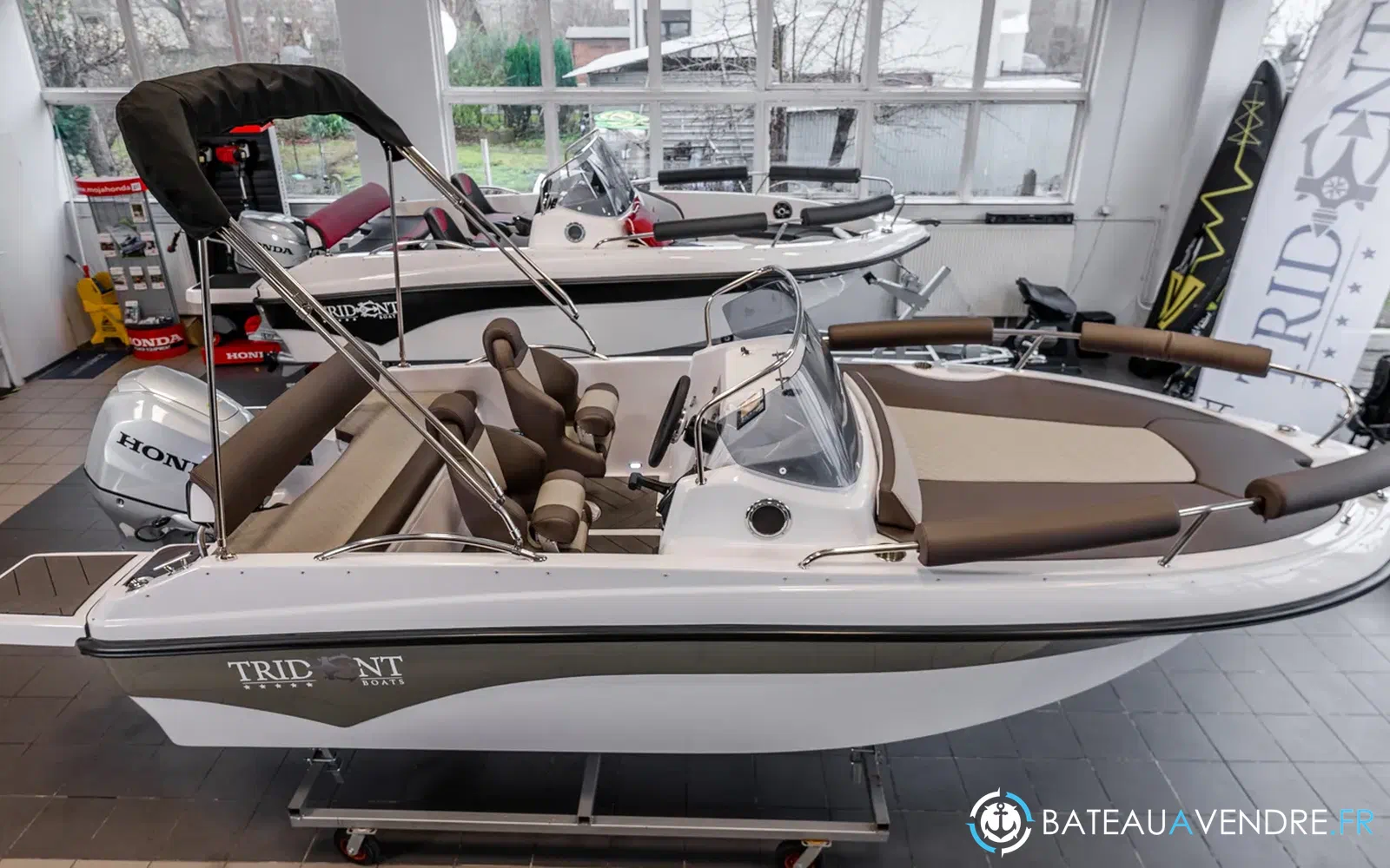 slider 3 Trident Marine 530 SUNDECK