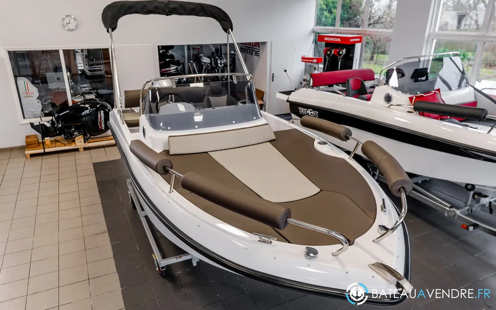 slider 5 Trident Marine 530 SUNDECK