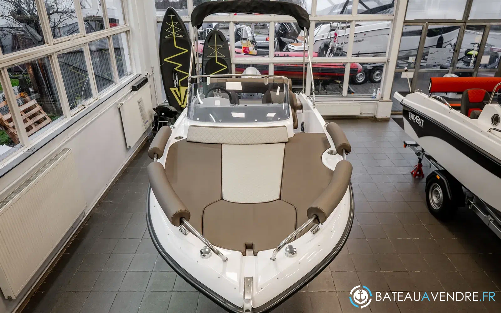 slider 6 Trident Marine 530 SUNDECK
