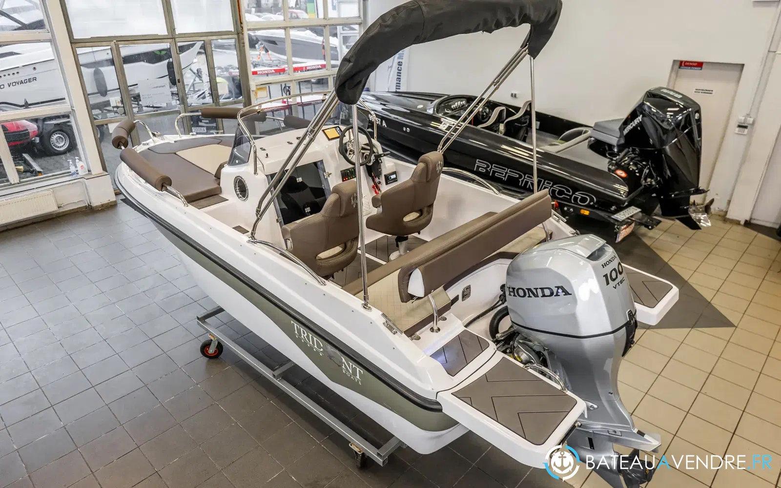 slider 2 Trident Marine 530 SUNDECK