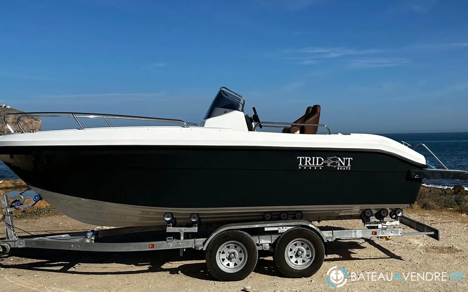 slider 13 Trident Marine 630 OPEN