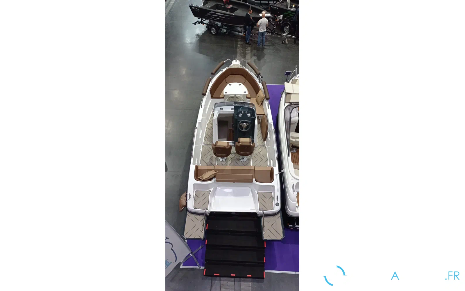 slider 4 Trident Marine 630 OPEN
