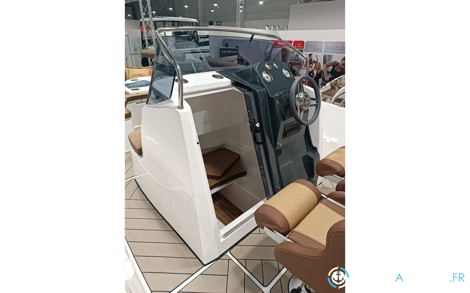 slider 5 Trident Marine 630 OPEN