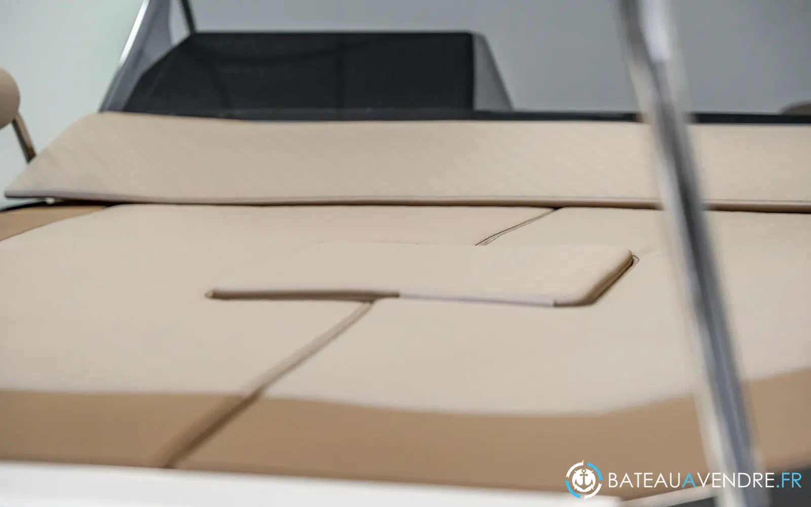 slider 12 Trident Marine 640 SUNDECK