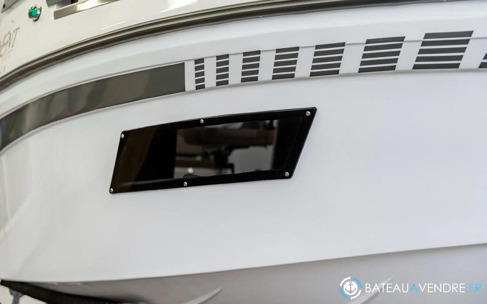 slider 14 Trident Marine 640 SUNDECK