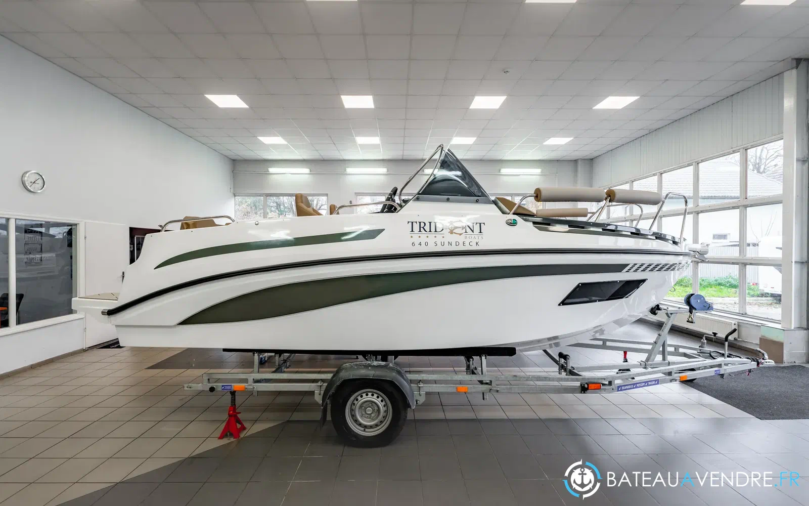 slider 19 Trident Marine 640 SUNDECK
