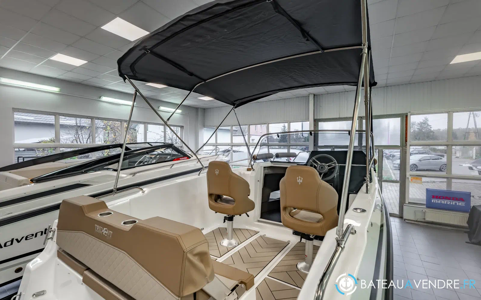 slider 3 Trident Marine 640 SUNDECK