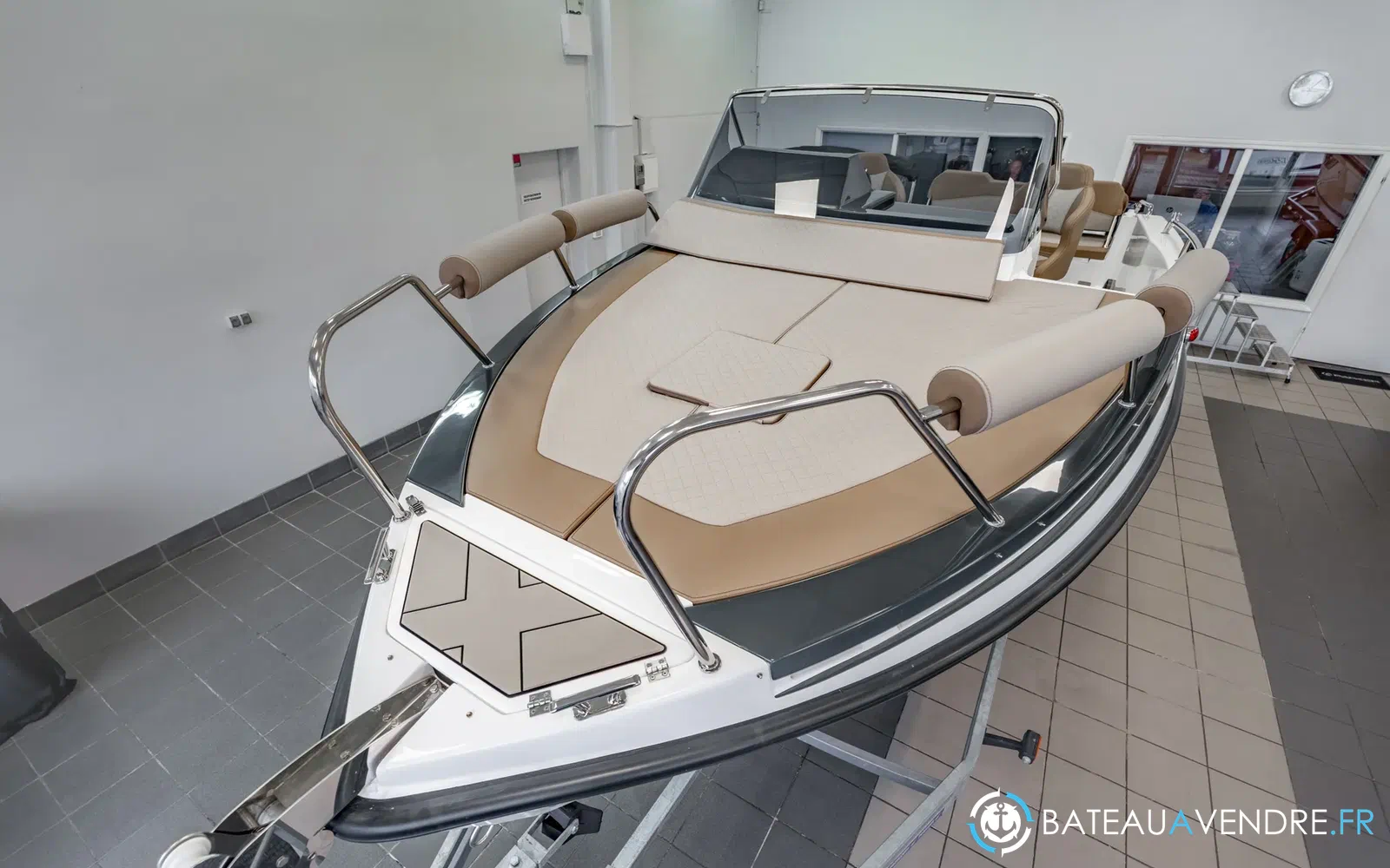 slider 23 Trident Marine 640 SUNDECK