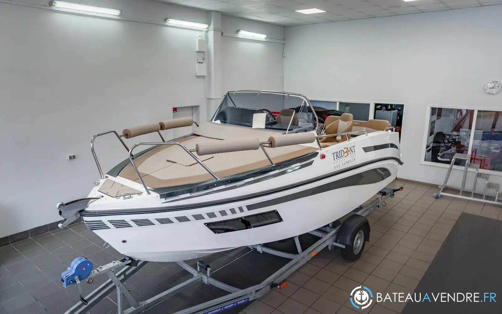 slider 1 Trident Marine 640 SUNDECK
