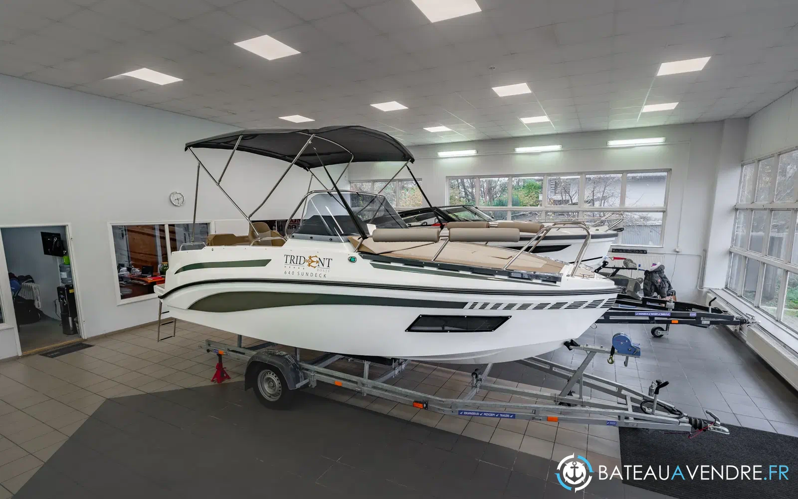 slider 4 Trident Marine 640 SUNDECK