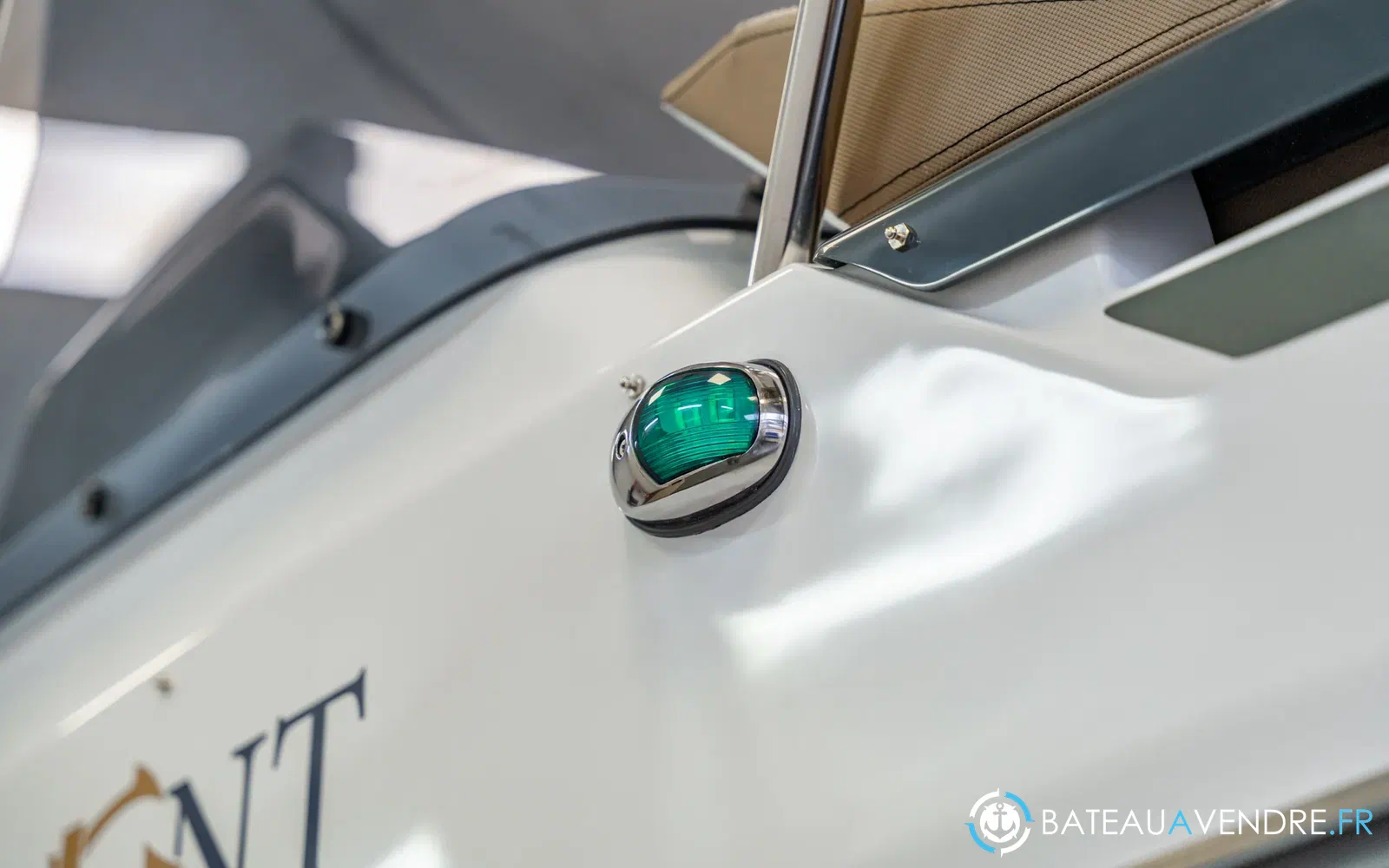 slider 31 Trident Marine 640 SUNDECK