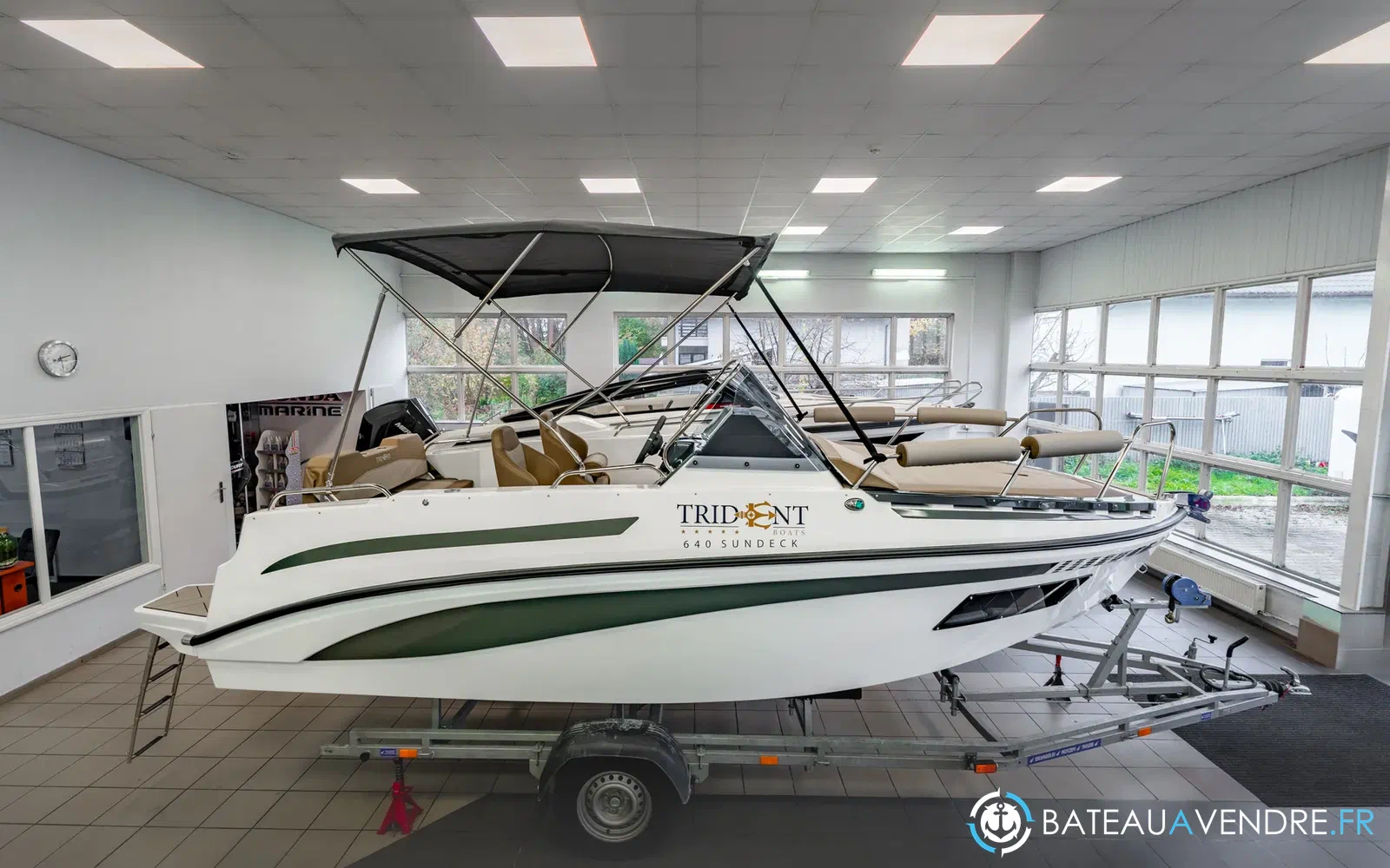 slider 5 Trident Marine 640 SUNDECK