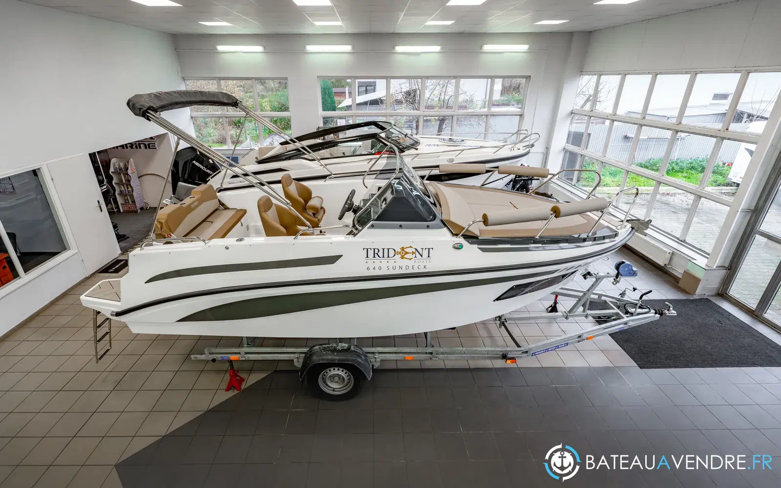 slider 7 Trident Marine 640 SUNDECK