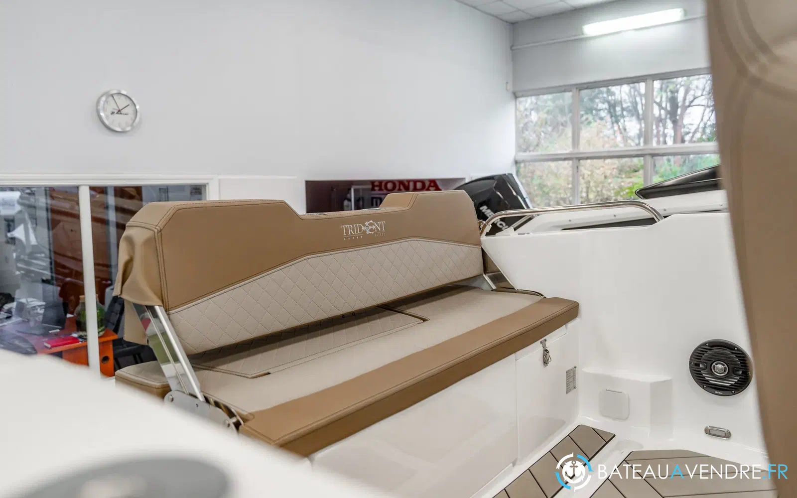slider 10 Trident Marine 640 SUNDECK