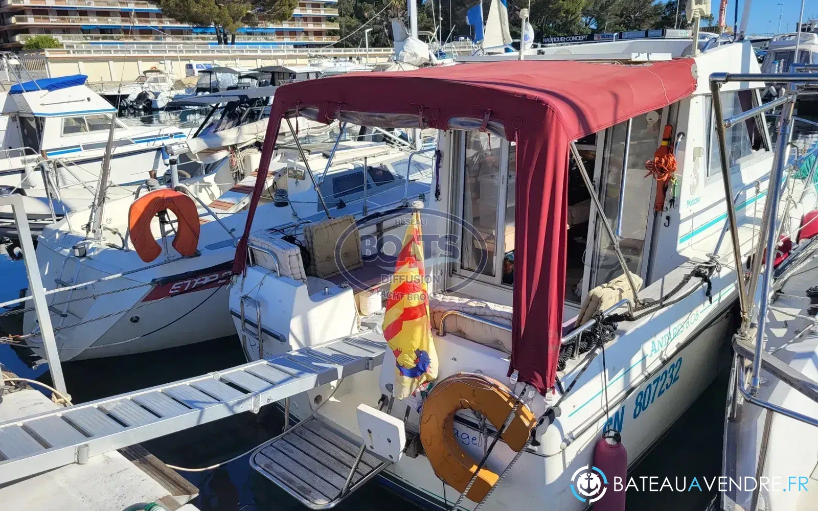 slider 1 Beneteau Antares 8