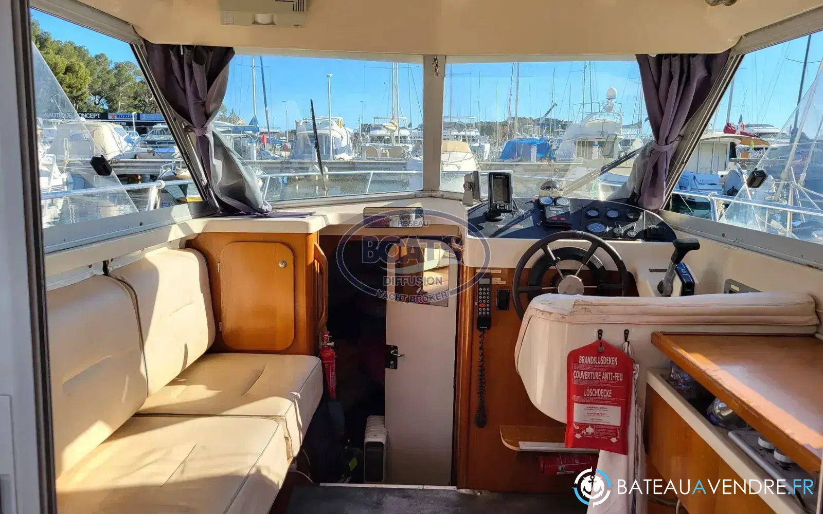 slider 2 Beneteau Antares 8