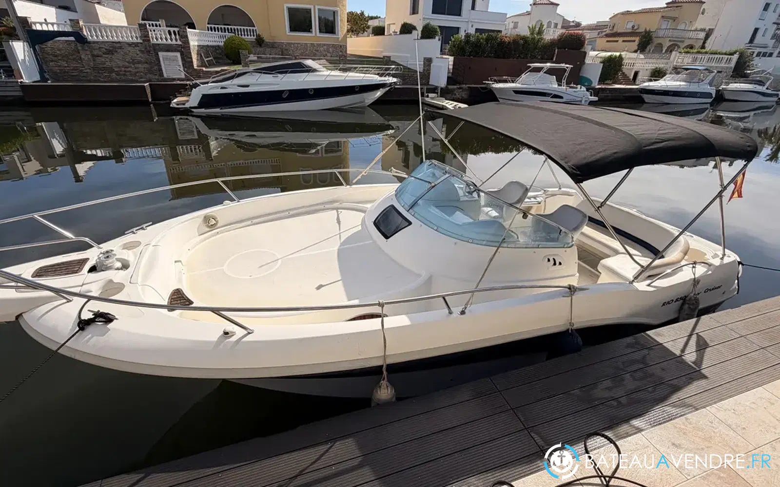 slider 1 Rio 850 Day Cruiser
