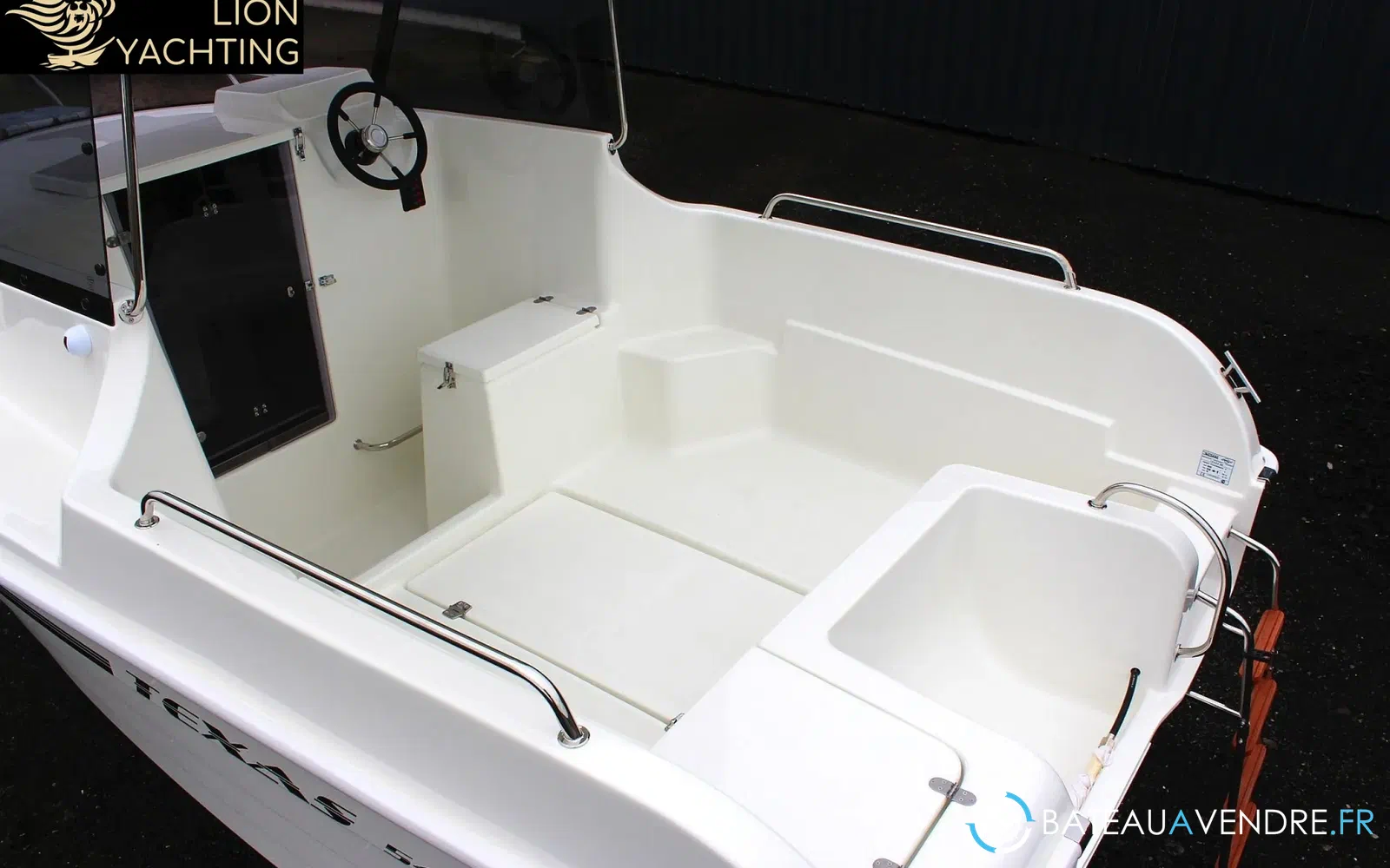 slider 10 Texas 540 Pilothouse