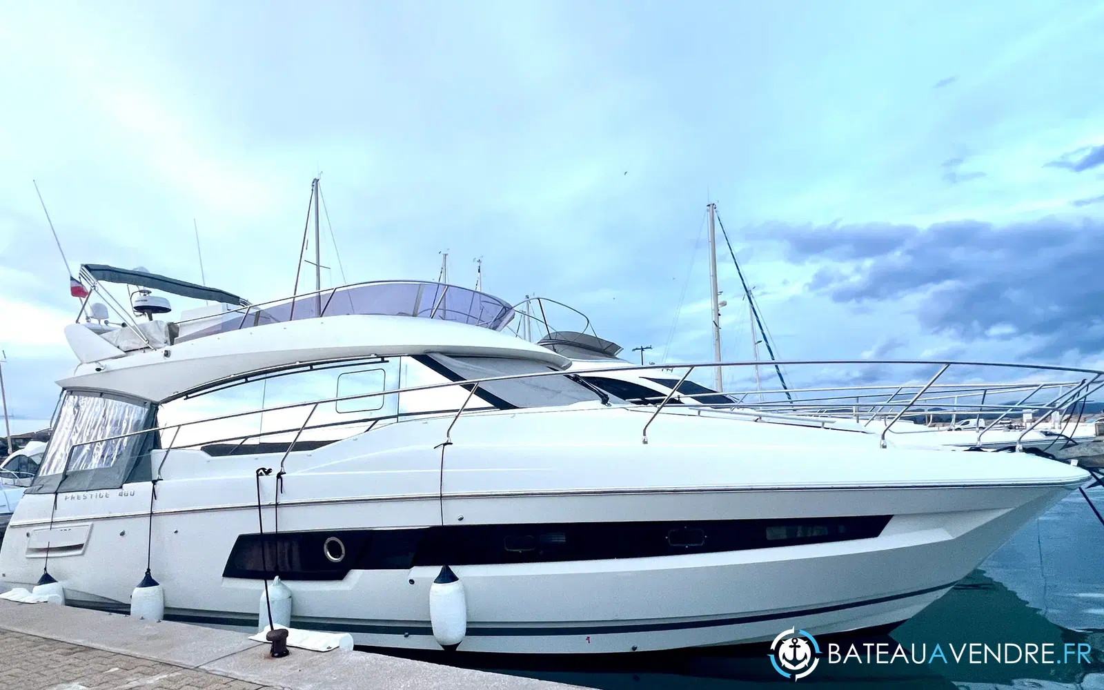 slider 0 Prestige Yachts 460 Fly